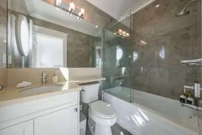 Image de Luxury Oceanfront Villa with Panoramic Views - West Vancouver