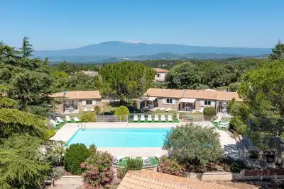 Image de Maisonnette provençale T3 en pierres dans résidence de tourisme