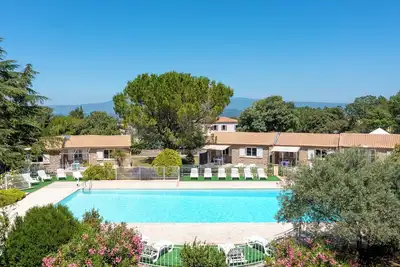 Image de Petit Mazet en pierres dans résidence de tourisme