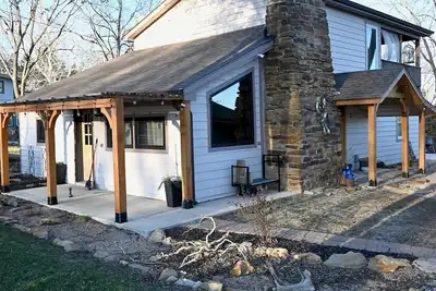 Image de Safari-Theme Lodge w/ Hot Tub at Fall River Lake for Family, Hunting or Fishing!