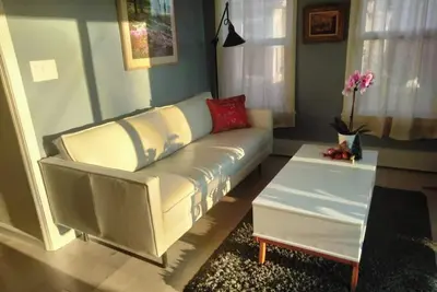 Image de Sunny and cozy apartment near Downtown Montclair and Nyc.