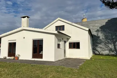 Image de 3-bedroom beach house in enchanting Apúlia with WiFi