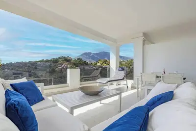 Image de Chic Penthouse with Scenic Views @ Estepona Hills!