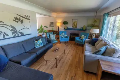 Image de Stylish Mid-Century Modern Bright Apartment w/ park views. Pet friendly!