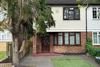 Image de South West London (Mitcham) 3 bedroom Semi Detached House