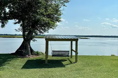 Image de Charming waterfront 1-bedroom cottage in lovely Colonial Beach with WiFi, Ac