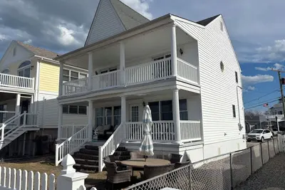 Image de Charming Beach Front 3-bedroom house in Ocean Gate with WiFi and Ac