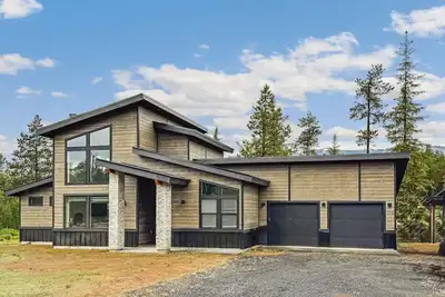 Image de Modern & Stylish Home on the Outskirts of Donnelly