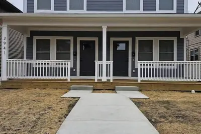 Beautiful Duplex Near DowntownIN