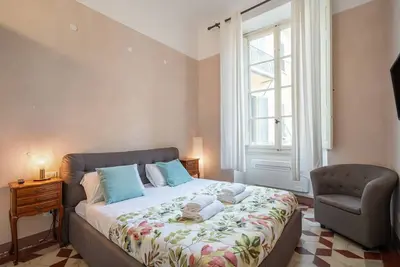 Image de Lovely 56 sqm apartment, for up to 4 people, located on the second floor of an ancient and characteristic building (No lift). The property is located in the historic center of Florence (Traffic Restricted Area), in the lively Sant'Ambrogio district, a fe