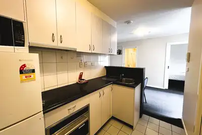Image de Central Cbd Apartment for 5 | Free WiFi | On Site Parking Available