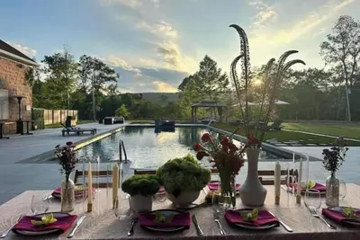 Image de Spacious Estate - Sauna, Pool, Pergola near Lake