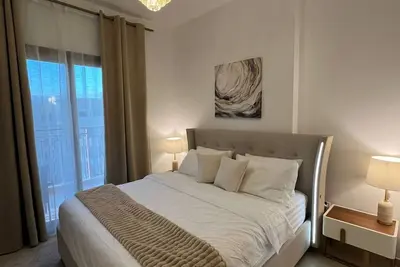 Image de Luxury 2br w/Pool, Gym & Balcony- Zahra Breeze 3b1 Townsquare Neshama