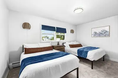 Image de Sleeps12 - Dog-Friendly SidexSide Duplex - Large Yard/Hammocks/Firepits/Grills