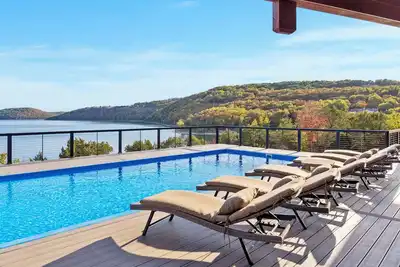 Image de Pvt Outdoor Pool-Pvt HotTub-Breathtaking Lake Views & Access-New Build-Free Tickets