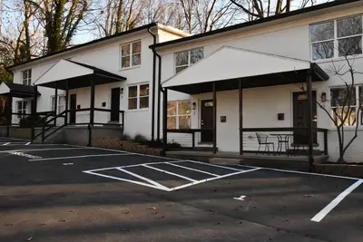 Image de 2-Bedroom Apt1- 2 mins to Uptown Charlotte