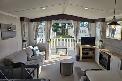 Image de 3 Bed-Sleeps 8-Free Parking-5 Min to Beach