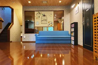 Image de Up the outdoor stairs youll find an openair natu / Ito Shizuoka