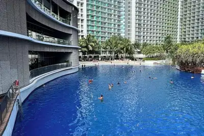 Image de Cozy 1-bedroom condo with Man-made fine sand Beach and wave pool. Fast Wifi.