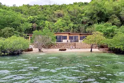 Image de 4 Bedroom Beach House with Pool
