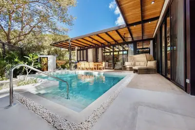 Image de Casa La | Luxury 4br Villa | Steps to Beach, Restaurants & Shops