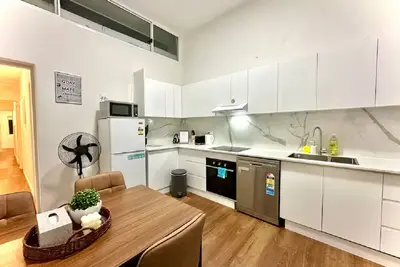 Image de 3br Hideaway with A/C Near Cbd, Crown St & Parks