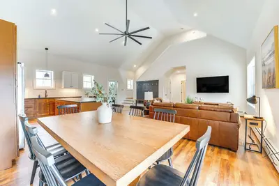 Image de Walk to Beach & Sebago Lake: Luxe Family Getaway!