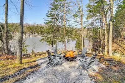 Image de Cumberland Lake Retreat: Furnished Deck & Grill!