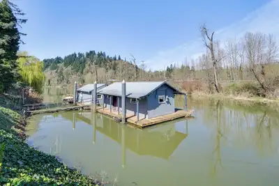 Image de Fish, Swim & Hike: Waterfront Home in Longview!