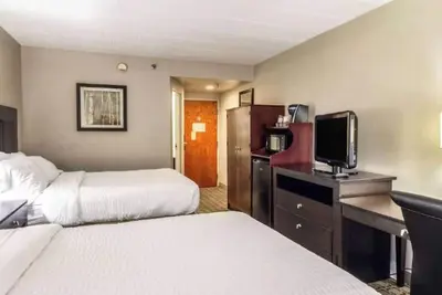 Image de Contemporary Comfort with Pool, Free Breakfast Near Shopping Center
