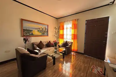 Image de Your Cozy Batangas Hideaway: Santa Rita Town House