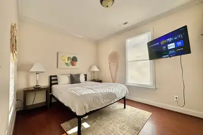 Image de 6bd Near Uptown Blume, Nascar Hof & BoA Stadium