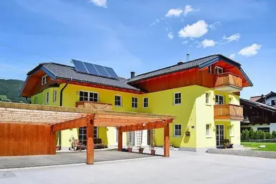 Image de Villa Altenmarkt avec cheminée