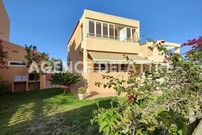 Image de Villa privée avec barbecue, 3 chambres, 2 salles de bains, piscine commune avec jacuzzi.