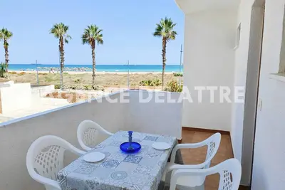 Image de Appartement Lumineux de 1 chambre au pied de la plage, rénové, air conditionné