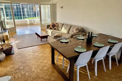 Image de Spacious 3-bedroom bungalow with hot tub, 3 mins to beach