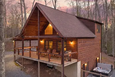 Image de Mtn View | Fire Pit | HotTub | Family/Pet Friendly