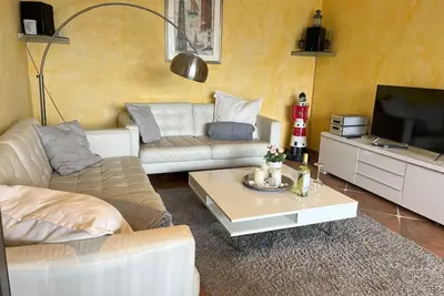 This spacious Mediterranean-style vacation home is located in Aida Park in the North Sea resort of Tossens.