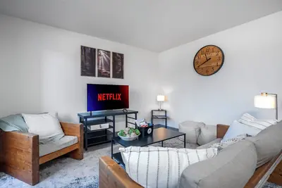 Two Bedroom Modern Apartment downtown Kalispell