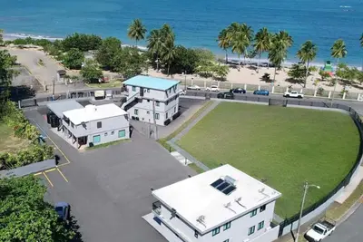 Image de Fully Renovated, Beachside with Oceanview 1 Bedroom Unit 8