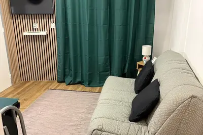 Beau studio à 100 mètres de la mer vue montagne