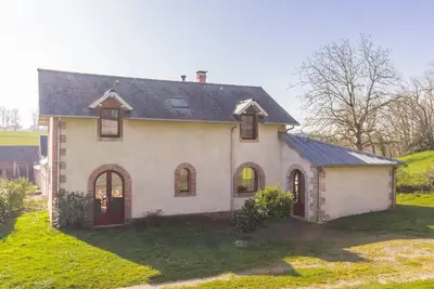 Image de Maison lumineuse proche Granville, avec jardin et terrasse en bois