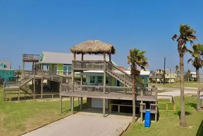 Image de La Palapa whole house at pedestrian beach! Surfside Beach Texas!