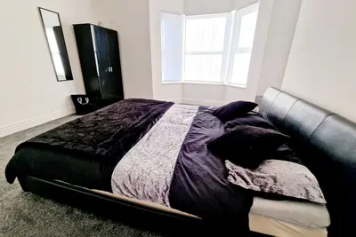 Image de Large 3 bedroom home by Everton Club & Lfc Stadium