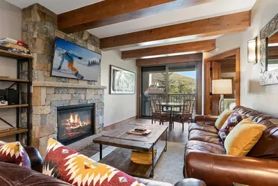 Image de Wonderful 2br Lionshead Village ski condo - pool, hot tub, front desk & more!