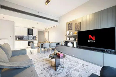 Image de Luxurious 2-Bedroom Pool View Apartment in Mag 318, Business Bay