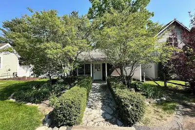 Image de Newly Updated Walloon Village Cottage