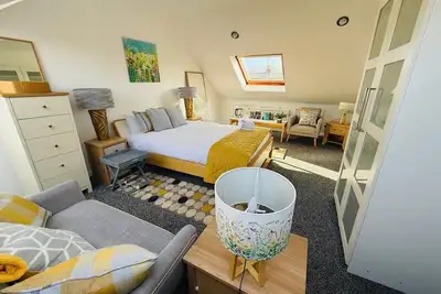Image de Appartement-Appartement-Salle de bain privée séparée-Vue sur Rue-Main Apartment