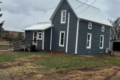 Image de Peaceful working farmhouse near Ord Ne.