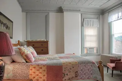 Image de Historic Charm / 2br / Kitchen / Free Parking